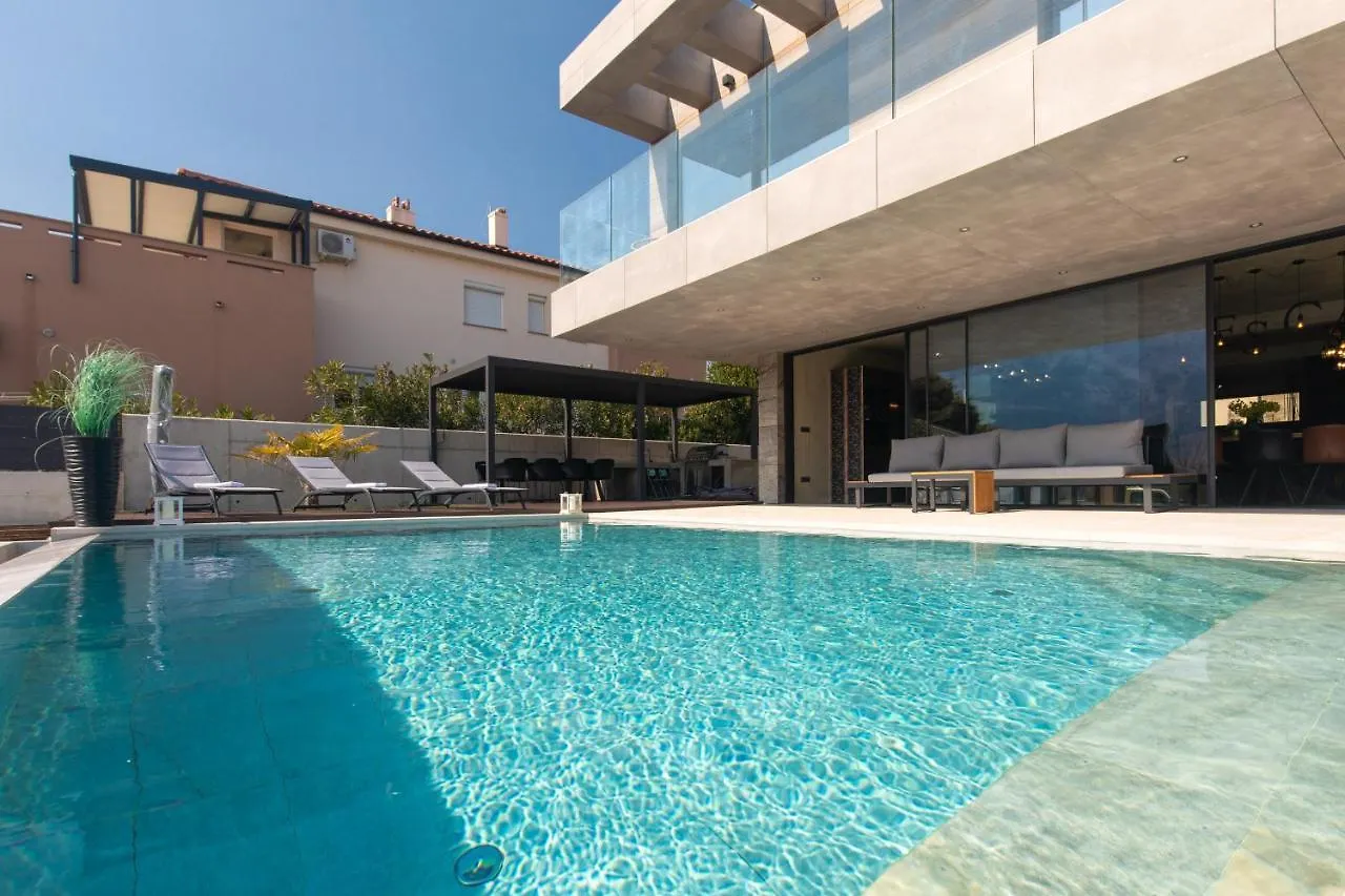 Luxury Villa Prestige With Sauna And Jacuzzi バスカ